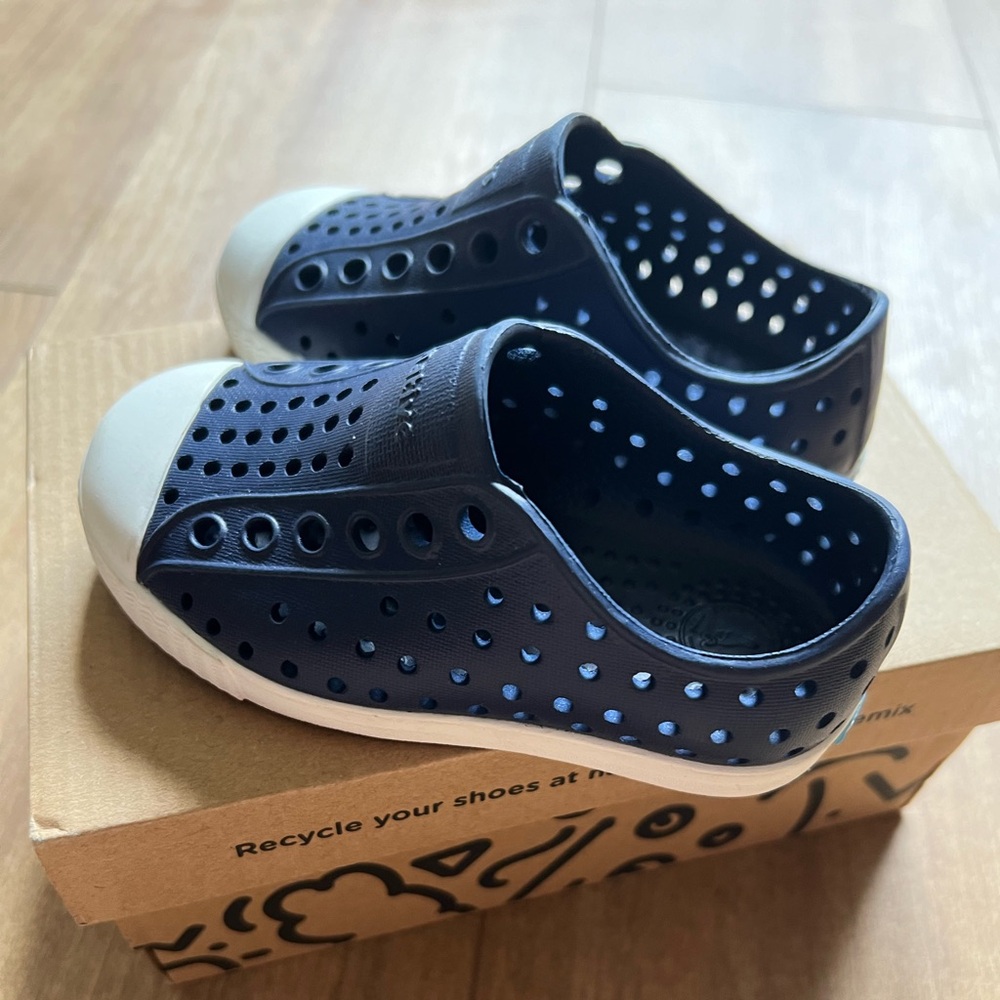 Native Shoes children’s size 6
